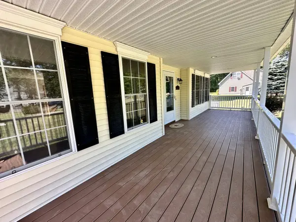 14 Twin Birch LN, Morrisonville, NY 12962