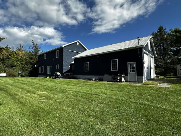 242 School ST, Essex, NY 12936