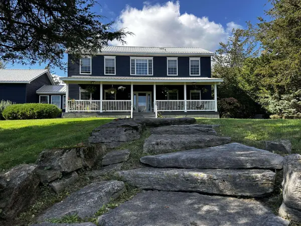 242 School ST, Essex, NY 12936