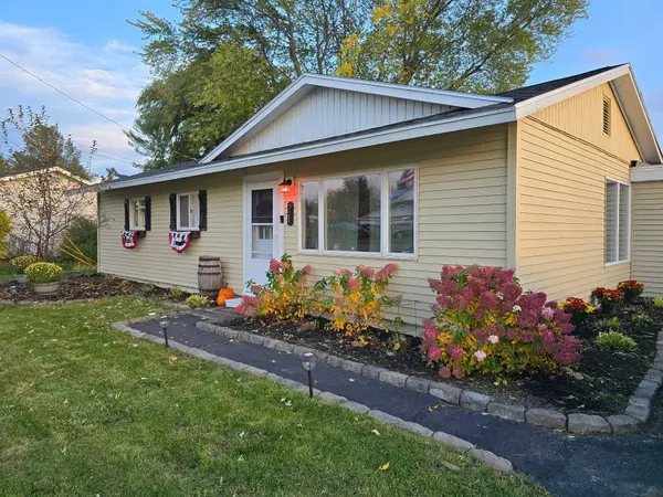 21 Genesee LN, Plattsburgh, NY 12901