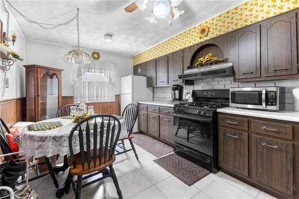 109 Greentree LN, Weirton, WV 26062