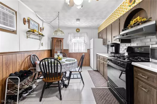 109 Greentree LN, Weirton, WV 26062