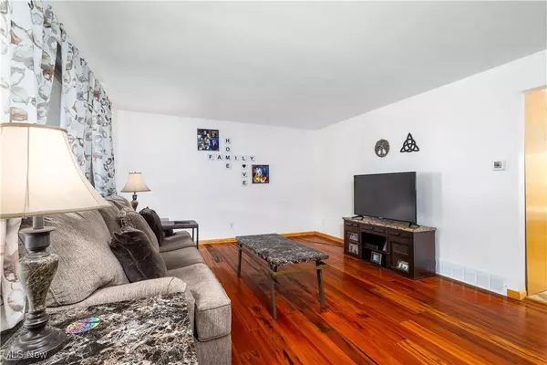 330 Patricia AVE, Weirton, WV 26062