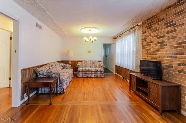 124 Wares DR, Weirton, WV 26062