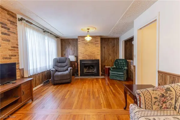 124 Wares DR, Weirton, WV 26062