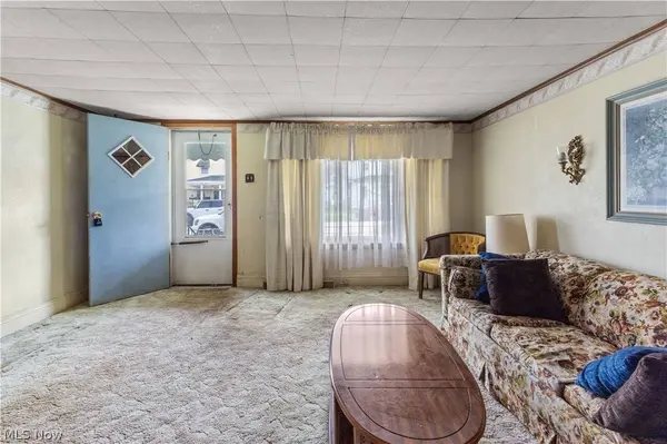 210 Grant ST, Newell, WV 26050