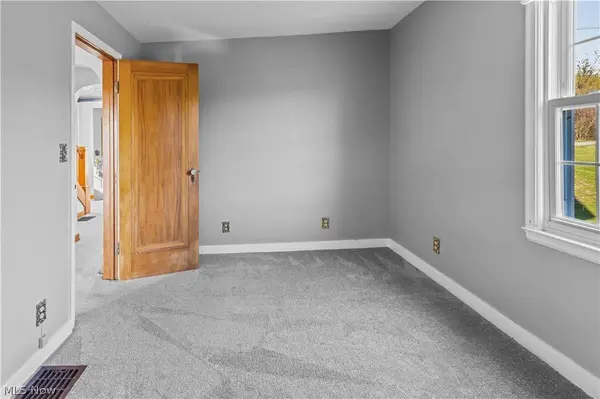 910 Morton Hill RD, Colliers, WV 26035