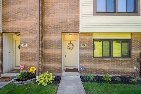 108 Springwater Ct, Moon/crescent Twp, PA 15108