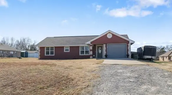 Welcoming Comfort at 609 W Smiser Rd, Calera – A Perfect Place to Call Home