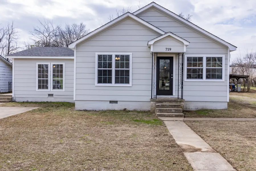719 W Evergreen St, Durant, OK 74701-4749