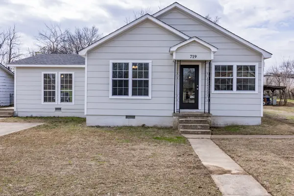 719 W Evergreen St, Durant, OK 74701-4749