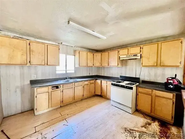 100 W Walnut AVE, Coalgate, OK 74538