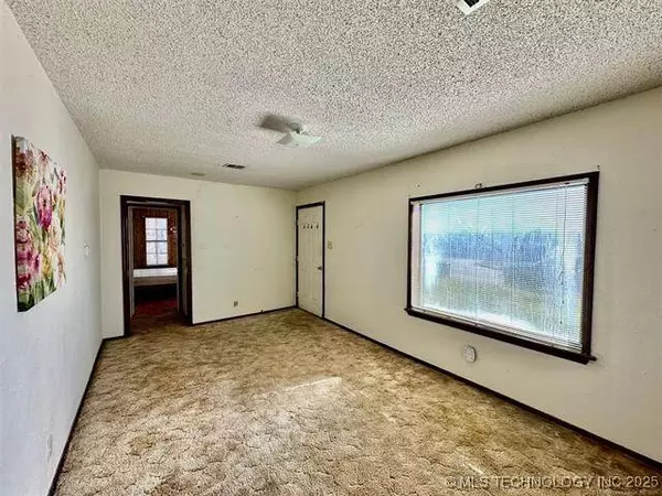 1305 7th AVE NW, Ardmore, OK 73401