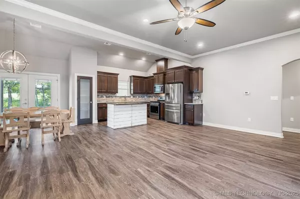 350 Edgewood CIR, Durant, OK 74701