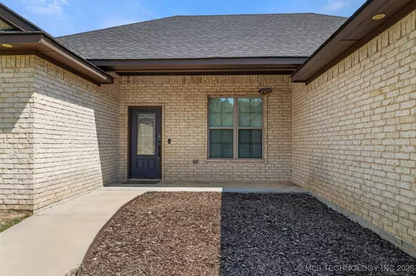 350 Edgewood CIR, Durant, OK 74701