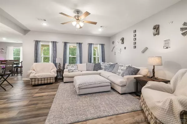 303 Rawlings RD, Durant, OK 74701