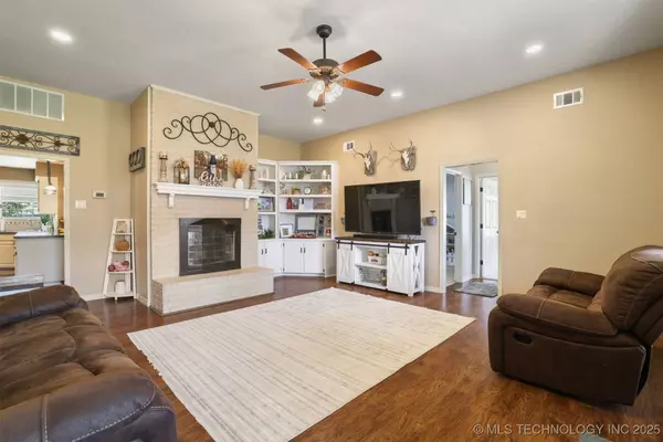 2811 Misty CIR, Durant, OK 74701