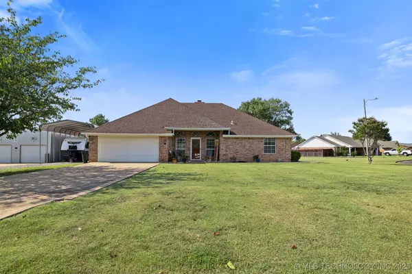 2811 Misty CIR, Durant, OK 74701