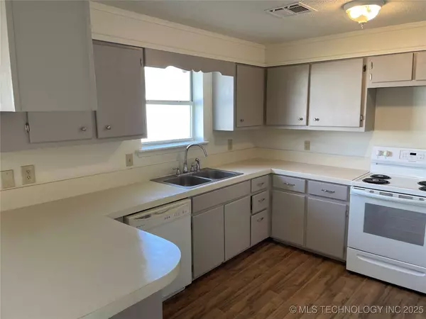 116 E 5th ST, Coleman, OK 73432