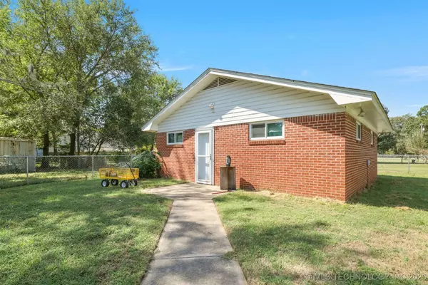 506 E Neil Armstrong, Tishomingo, OK 73460