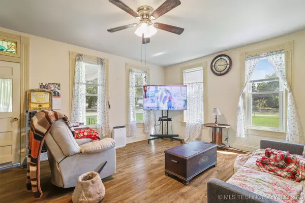 506 E Neil Armstrong, Tishomingo, OK 73460