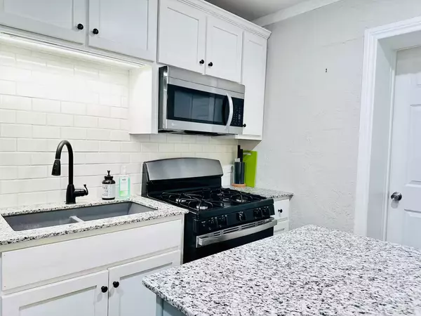 701 W Locust St, Durant, OK 74701-3946