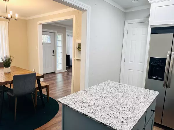 701 W Locust St, Durant, OK 74701-3946