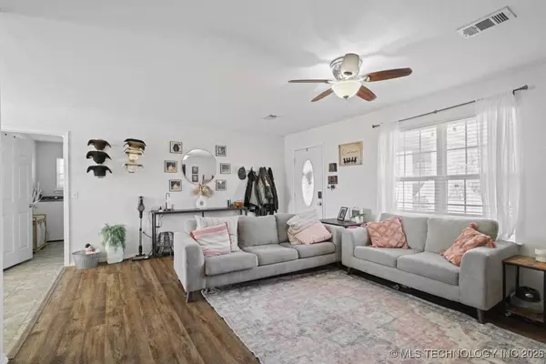 609 W Smiser RD, Calera, OK 74730