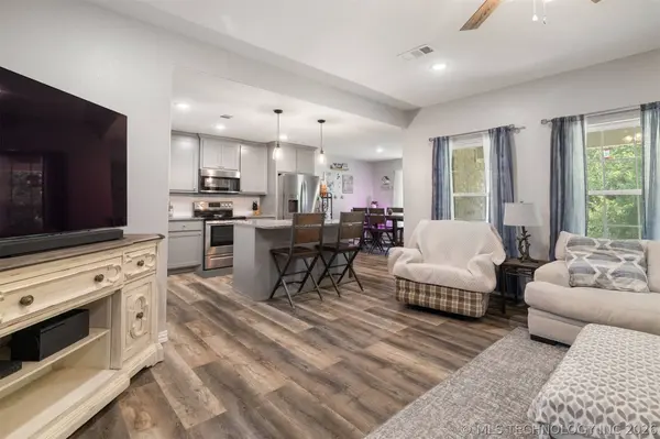 303 Rawlings RD, Durant, OK 74701