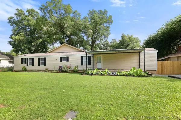 215 SE 2nd, Durant, OK 74701