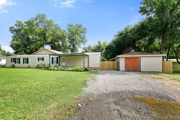 215 SE 2nd, Durant, OK 74701