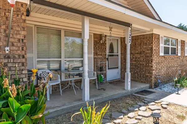 122 Hummingbird CIR, Colbert, OK 74733