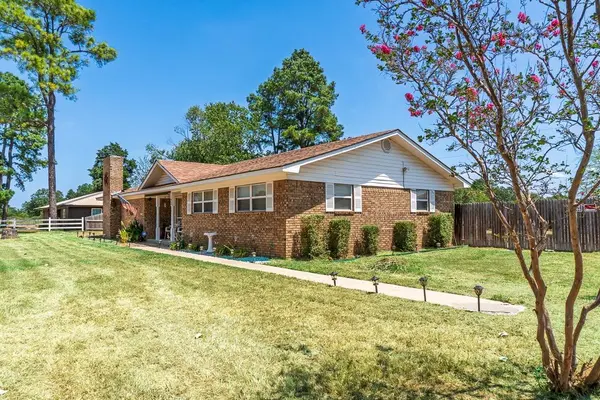 122 Hummingbird CIR, Colbert, OK 74733