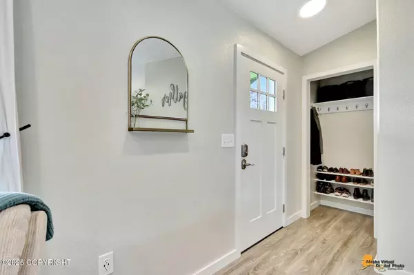 1085 N Angus LOOP, Palmer, AK 99645