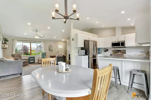 1085 N Angus LOOP, Palmer, AK 99645