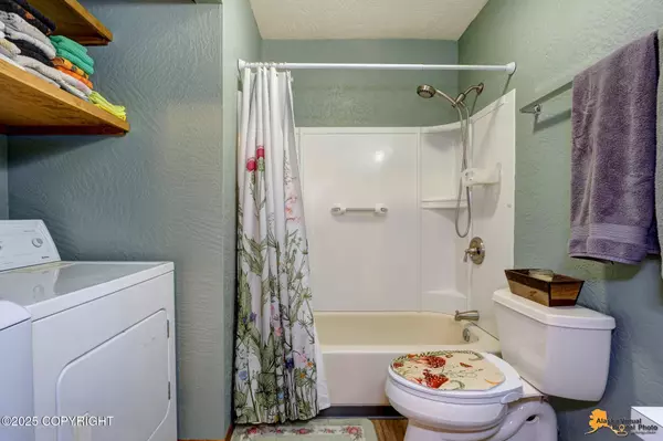 3033 Doil DR, Anchorage, AK 99507