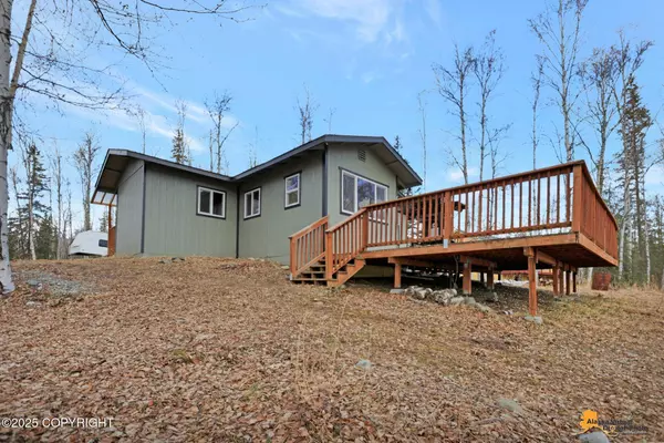 10384 W Lakeshore DR, Wasilla, AK 99623