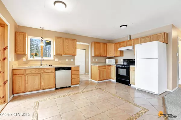 10384 W Lakeshore DR, Wasilla, AK 99623