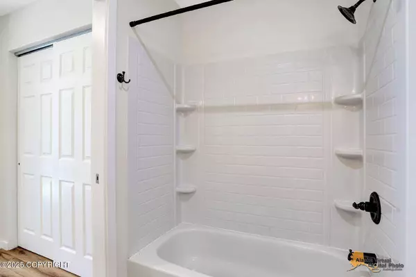 566 N Alaska ST, Palmer, AK 99645