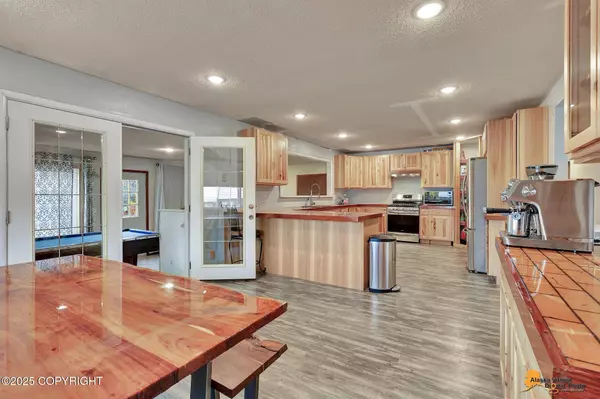 1571 S Middle Mesa DR, Palmer, AK 99645