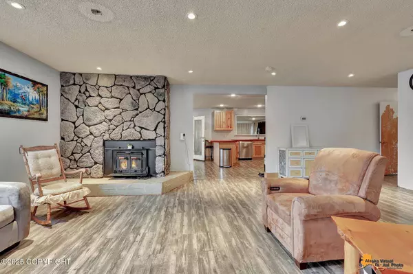 1571 S Middle Mesa DR, Palmer, AK 99645