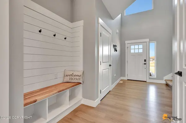 2231 S Crown View CIR, Wasilla, AK 99654