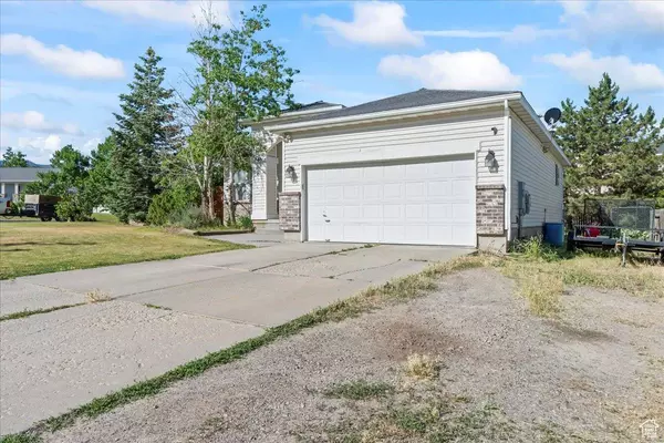 868 E VALLEY VIEW DR N, Tooele, UT 84074