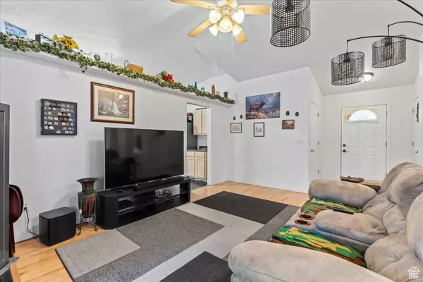 868 E VALLEY VIEW DR N, Tooele, UT 84074