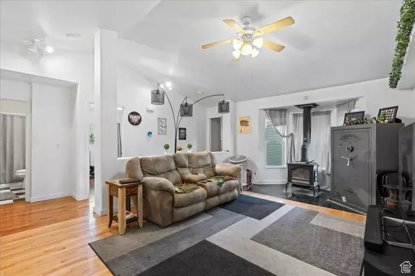 868 E VALLEY VIEW DR N, Tooele, UT 84074