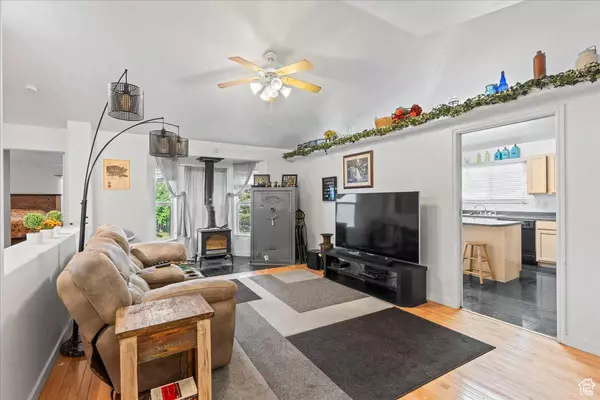 868 E VALLEY VIEW DR N, Tooele, UT 84074