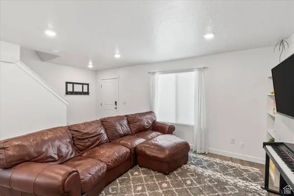 64 N HEADING ROW, Saratoga Springs, UT 84045