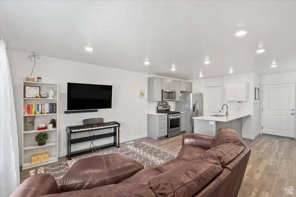 64 N HEADING ROW, Saratoga Springs, UT 84045