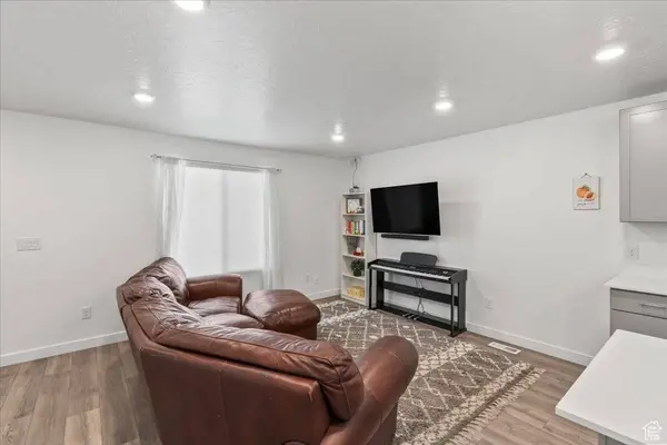 64 N HEADING ROW, Saratoga Springs, UT 84045