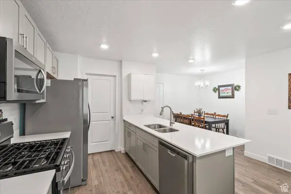 64 N HEADING ROW, Saratoga Springs, UT 84045